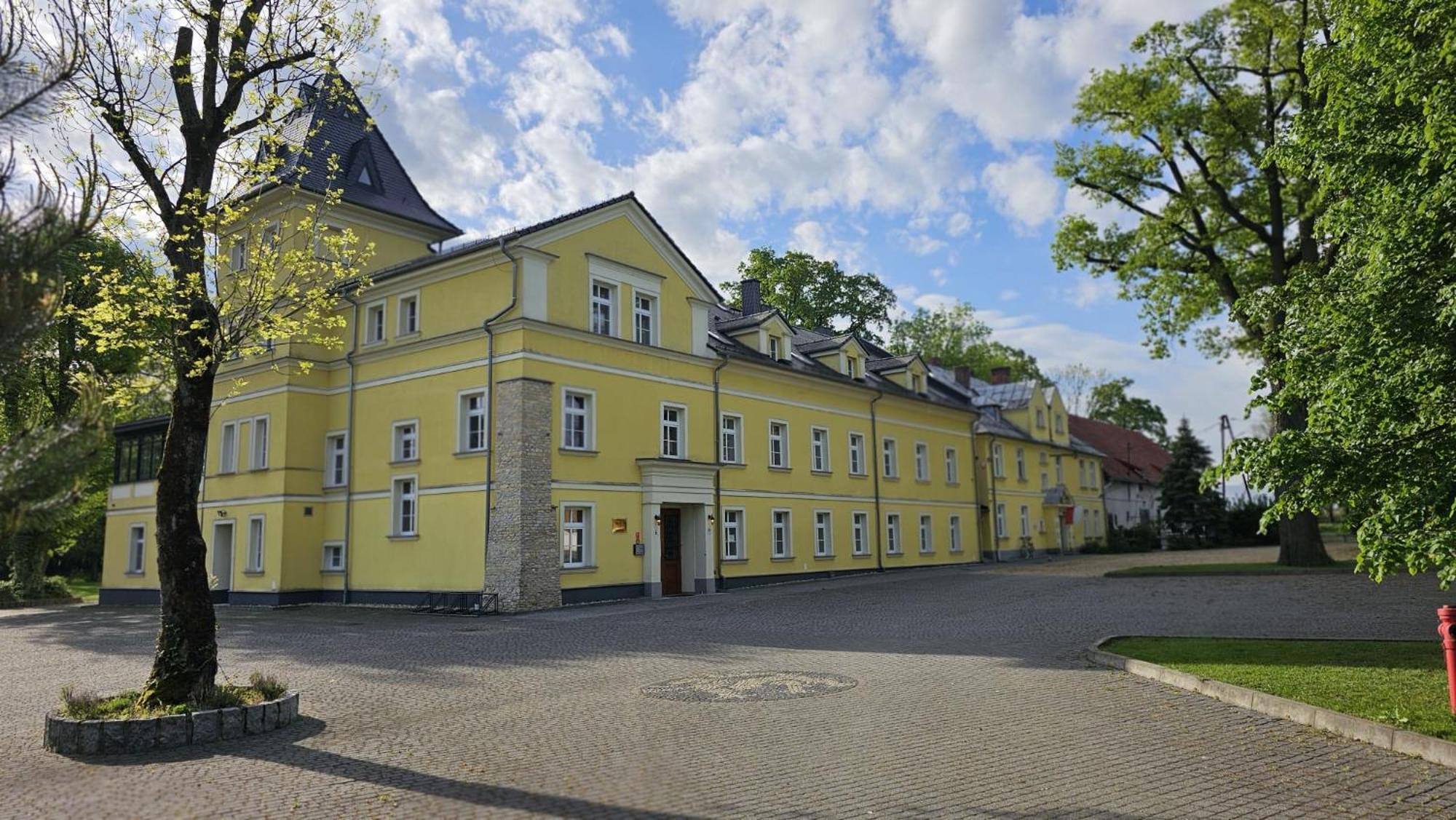 Palac Lucja Bb Zakrzow  Exterior photo