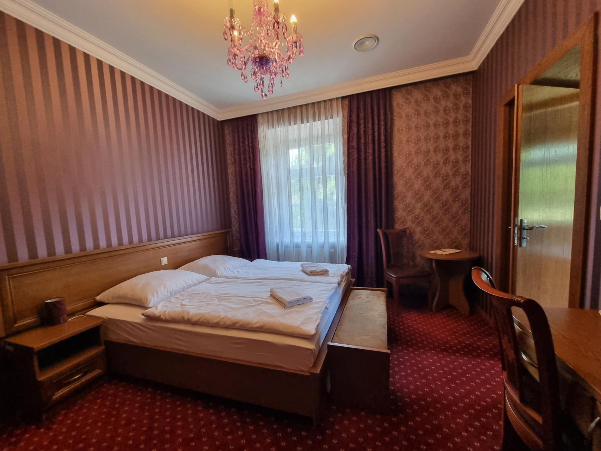 Palac Lucja Bb Zakrzow  Exterior photo